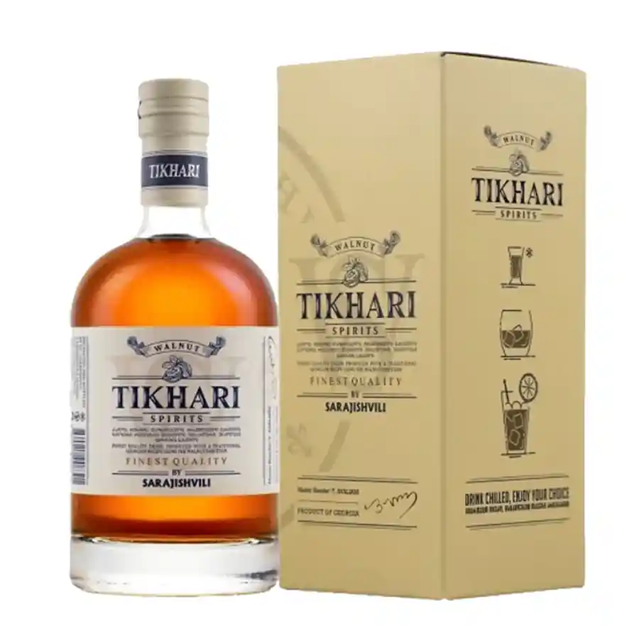 Sarajishvili TIKHARI – gruzínská ořechová brandy (dárková kazeta) – 0,5 l Tikhari ořechová brandy od Sarajishvili je výjimečný gruzínský nápoj, který chutná jako zralý koňak s jemným nádechem ořechů. Tato brandy vyniká sladkokyselou a suchou chutí ořechů, doplněnou hlubokými sudovými tóny. V každém doušku objevíte harmonické tóny sladkého fortifikovaného vína, ořechů a skořice, které přecházejí v dlouhotrvající dochuť s náznaky rozinek, propolisu, třešňové šťávy a tabáku. Gruzínský likér Tikhari s příchutí vlašského ořechu v lahvi s krabičkou, produkt z Gruzie pro vyznavače delikates